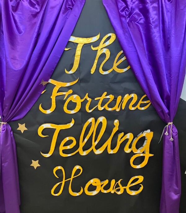 英語部 The Fortune Telling House